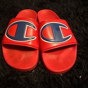 ✅SOLD✅Youth champion slides size 6Y